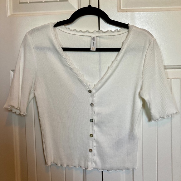 ONLY - White cropped top with decorative buttons - Picture 6 of 6